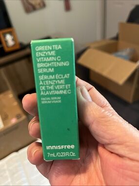 Innisfree Green Tea Enzyme Vitamin C Brightening Serum — Green